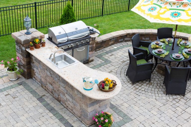 Outdoor-kitchen-768x512